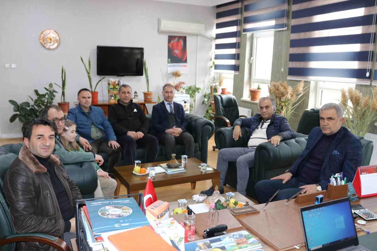 BAŞKAN ADAYI OFLAS TUŞBA'NIN TARIMSAL SIKINTILARI İÇİN KOLLARI SIVADI