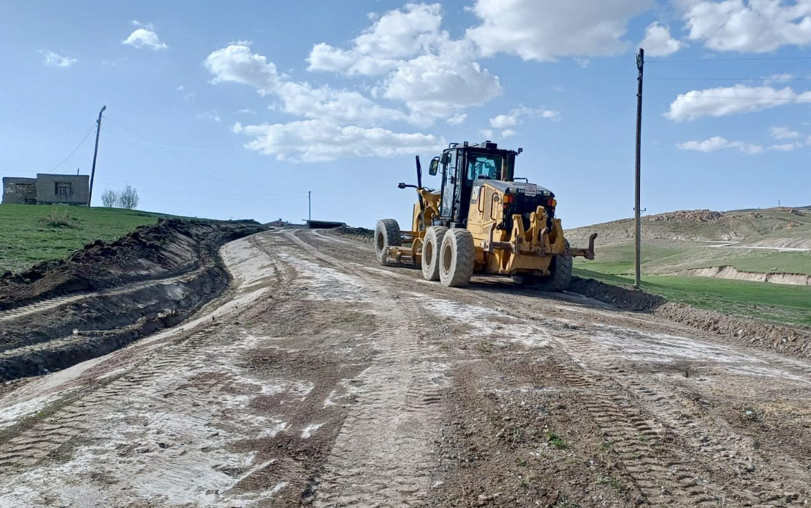 BÜYÜKŞEHİR BELEDİYESi YOL YAPIM ÇALIŞMALARINI SÜRDÜRÜYOR 