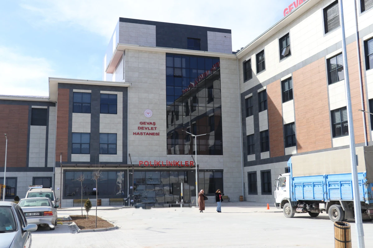 Gevaş Devlet Hastanesi&rsquo;nde A&ccedil;ık Foseptik &Ccedil;ukuru Tepki &Ccedil;ekti