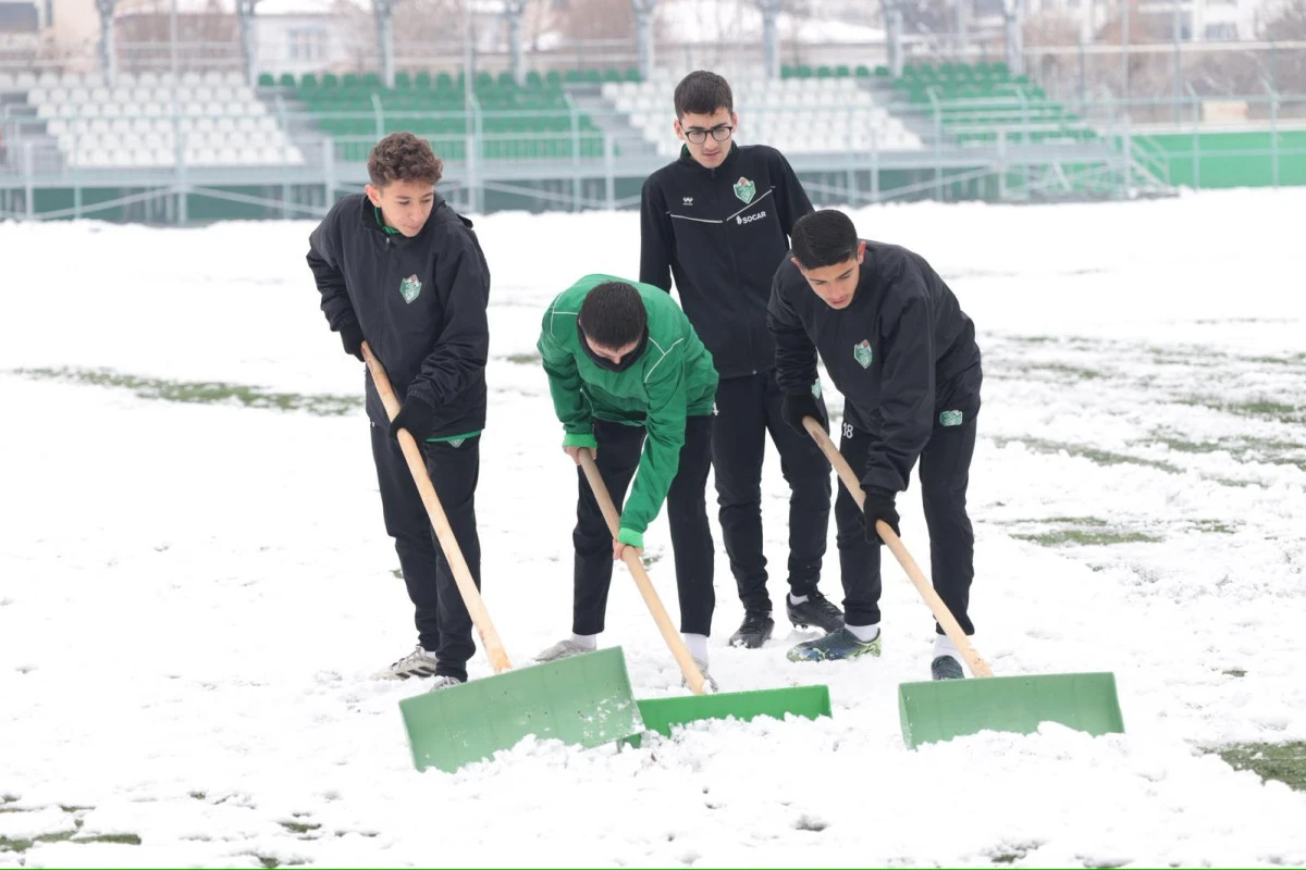 IĞDIRLI GEN&Ccedil; FUTBOLCULARIN KARLA İMTİHANI 