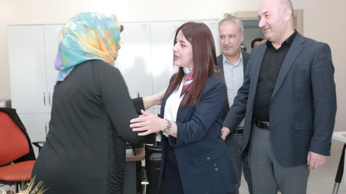 İpekyolu Belediyesi&rsquo;nde Bayramlaşma: Eşbaşkanlardan Emek&ccedil;ilere Ziyaret