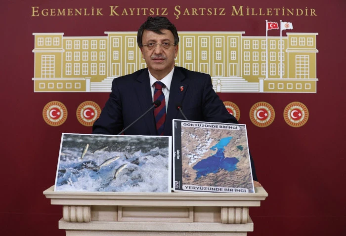 T&Uuml;RKMENOĞLU: &ldquo;G&Ouml;KY&Uuml;Z&Uuml;NDE BİRİNCİ, YERY&Uuml;Z&Uuml;NDE BİR İNCİ = VAN G&Ouml;L&Uuml;&rdquo;