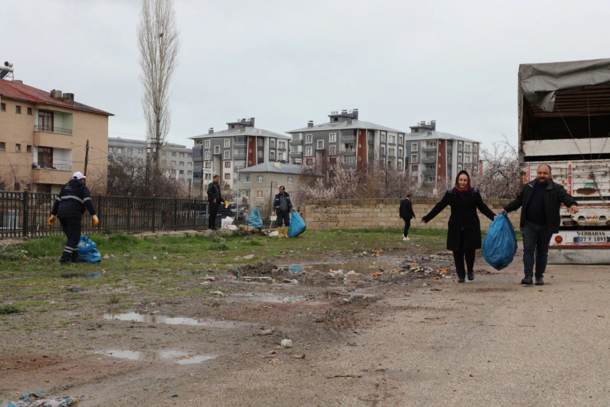 Tuşba Belediyesi&rsquo;nden ekolojik duyarlılık: İnci kefalinin g&ouml;&ccedil; yolları temizleniyor 