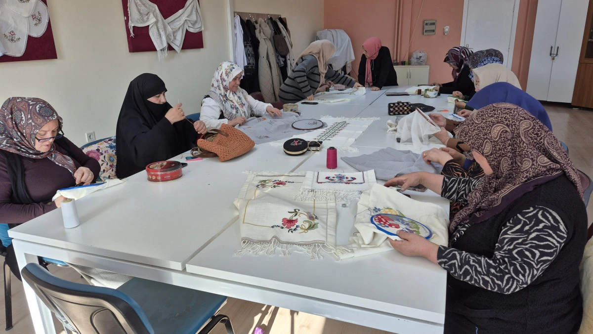 VAN B&Uuml;Y&Uuml;KŞEHİR BELEDİYESİ A&Ccedil;TIĞI KURSLARA G&Uuml;NDE 400 KADIN &Ouml;ĞRENİM G&Ouml;R&Uuml;YOR