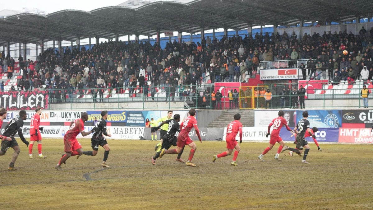 VAN SPOR HAKEM Y&Ouml;NETİMİNE İSYAN ETTİ