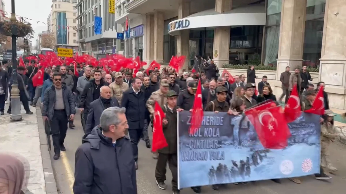 VAN'DA "120 KAHRAMAN &Ccedil;OCUK" D&Uuml;ZENLENEN Y&Uuml;R&Uuml;Y&Uuml;ŞLE ANILDI
