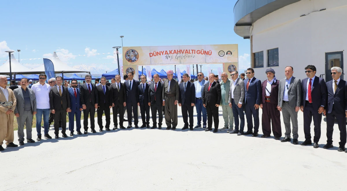 VAN'DA 7'NCİ "D&Uuml;NYA KAHVALTI G&Uuml;N&Uuml;" COŞKUYLA KUTLANDI