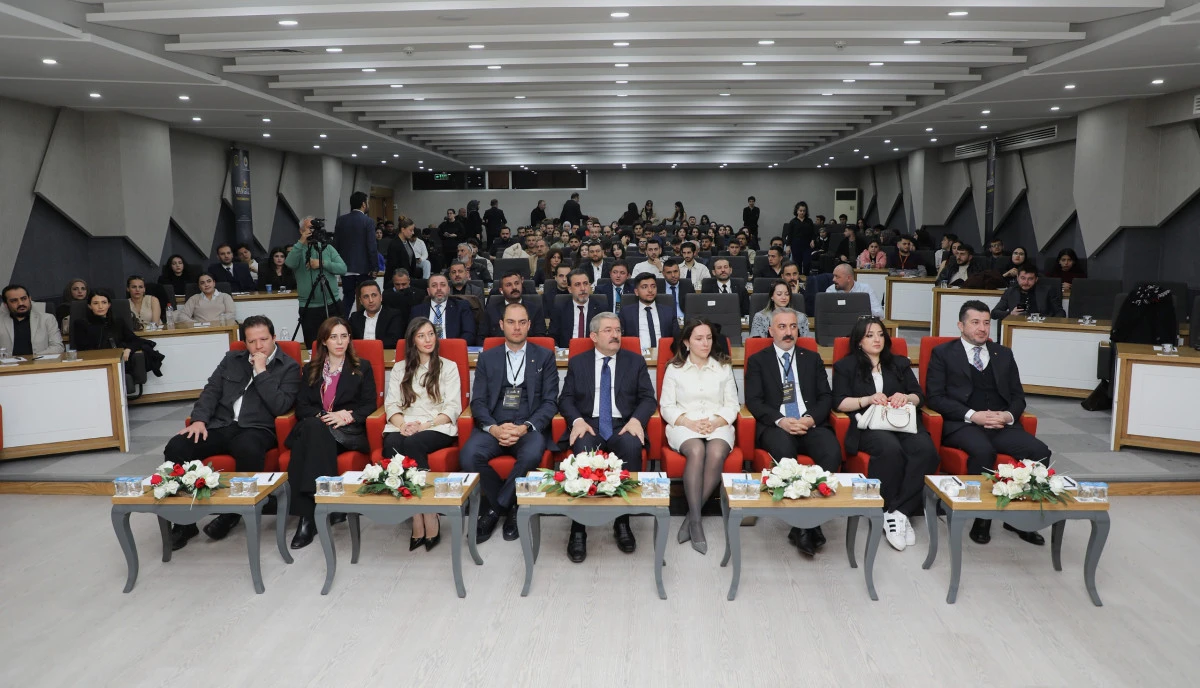 Van&rsquo;da &ldquo;Girişimcilik Zirvesi&rdquo; d&uuml;zenlendi