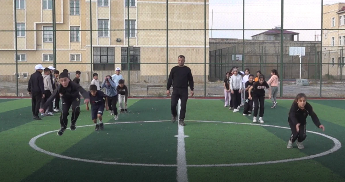 VAN'DA KIRSAL MAHALLELERDE GEN&Ccedil;LER SPORA KAZANDIRILIYOR