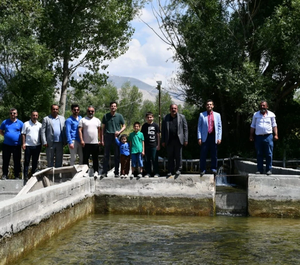 VANLI GAZETECİLER, G&Uuml;RPINAR&rsquo;DAKİ ALABALIK TESİSLERİNİ ZİYARET ETTİ