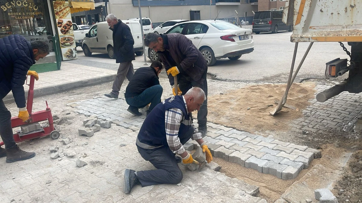 Yol A&ccedil;ma, Onarım ve Parke Taşı &Ccedil;alışmaları S&uuml;r&uuml;yor